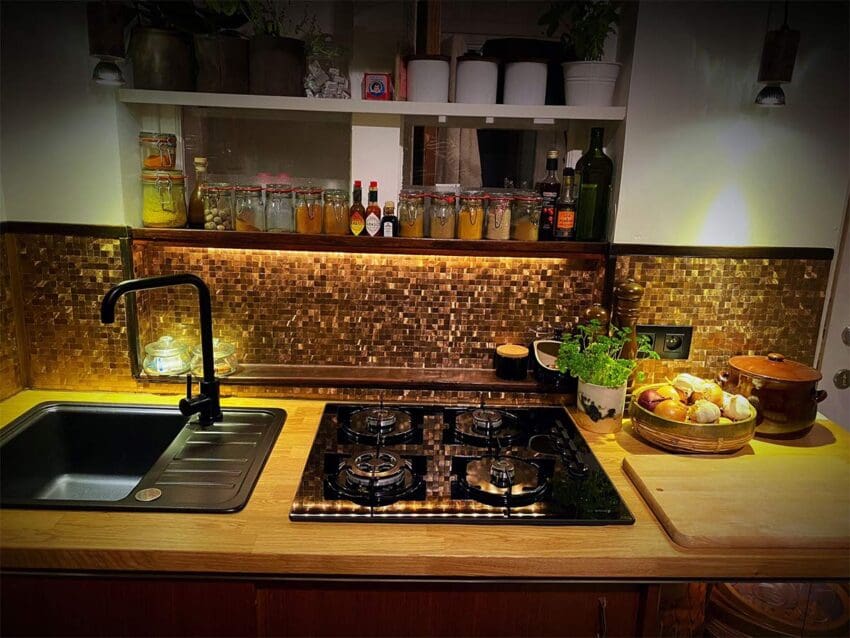 Keukenwand Gouden Steenstrips