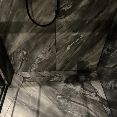 Stormy Grey badkamer