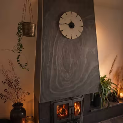 Carbon black natuursteen schouw woonkamer